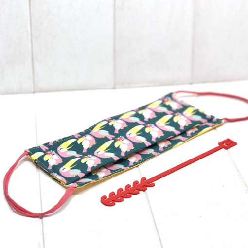 Masque barrière à plis adulte toucans avec 2 barrettes de maintien offertes – Image 2