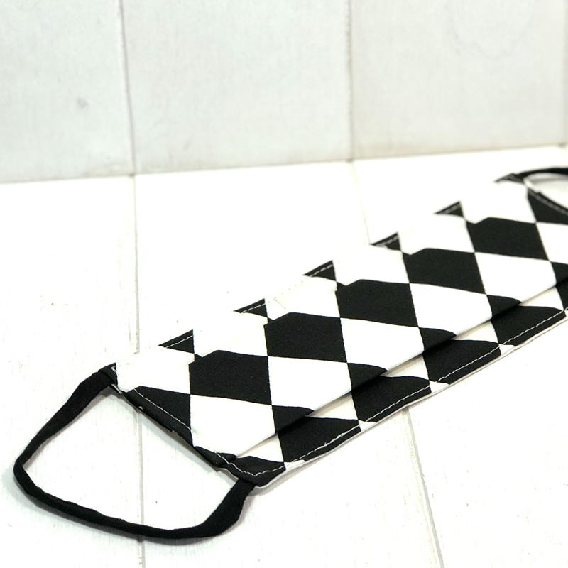 Masque tissu à plis adulte noir/blanc avec 2 barrettes de maintien offertes – Image 3