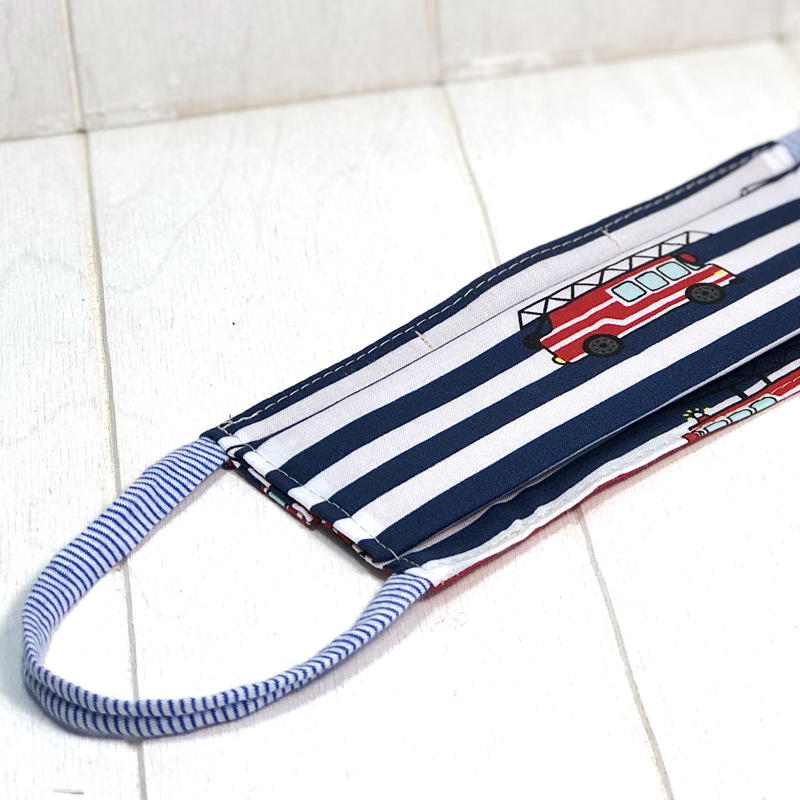 Masque barrière à plis enfant 6 - 9 ans pompiers avec 2 barrettes de maintien offertes – Image 3