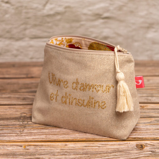 Grande trousse My Lovely Bird beige pailleté Vivre d'amour et d'insuline pompon