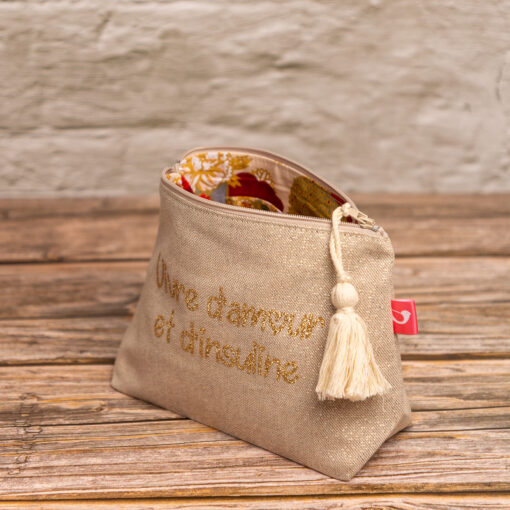 Grande trousse My Lovely Bird beige pailleté Vivre d'amour et d'insuline pompon – Image 2
